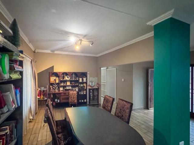 4 Bedroom House in Clubview
