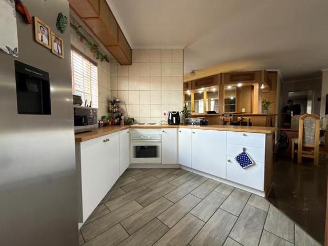 4 Bedroom House in Clubview