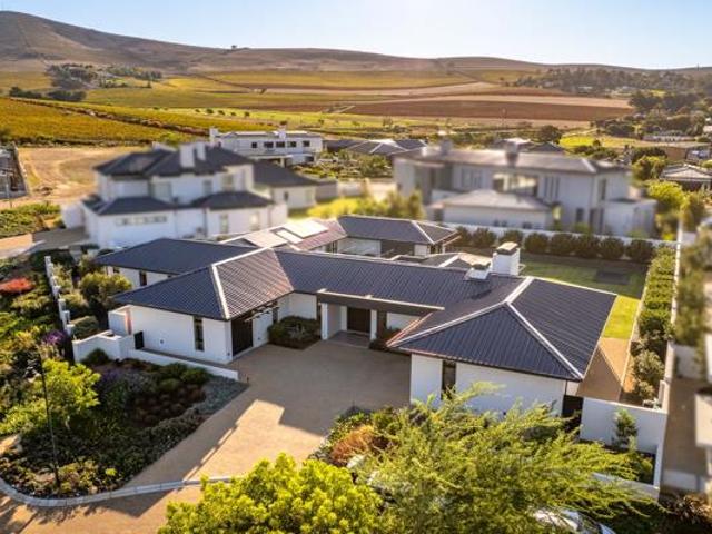 4 Bedroom House in Clara Anna Fontein