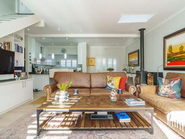4 Bedroom House in Claremont