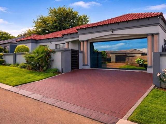 4 Bedroom House in Amandasig