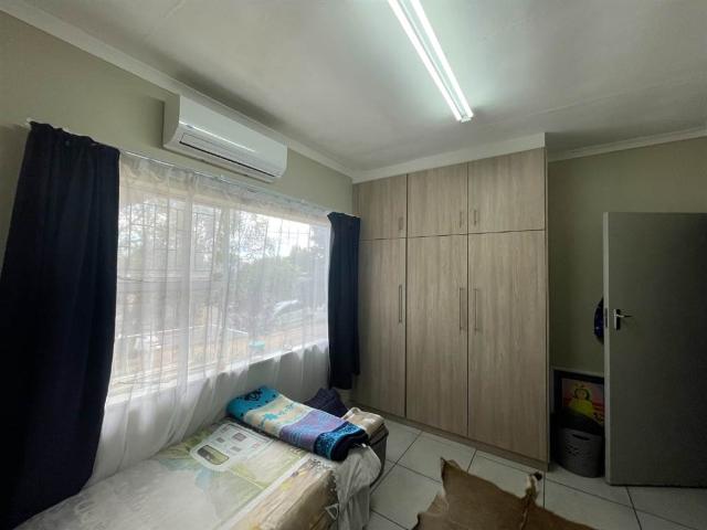 4 Bedroom House in Amandelrug