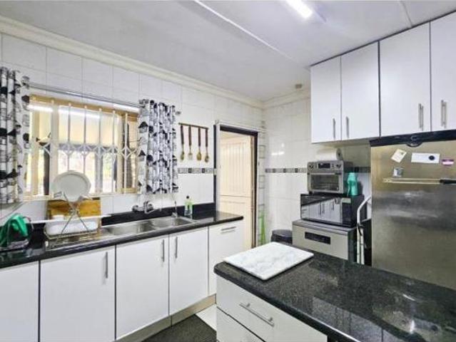 4 Bedroom House in Amanzimtoti