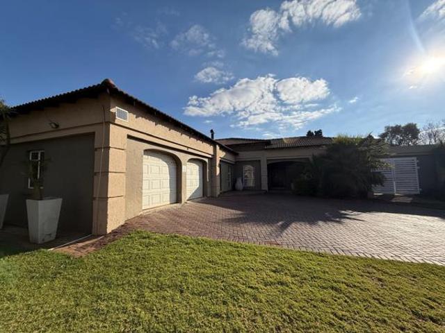 4 Bedroom House in Aerorand