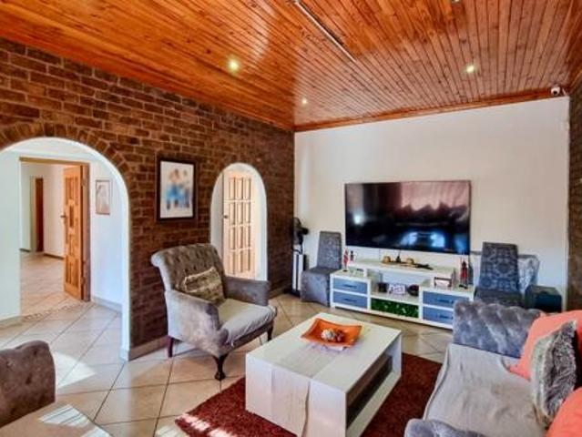 4 Bedroom House in Aerorand