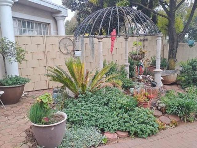 4 Bedroom House in Aerorand