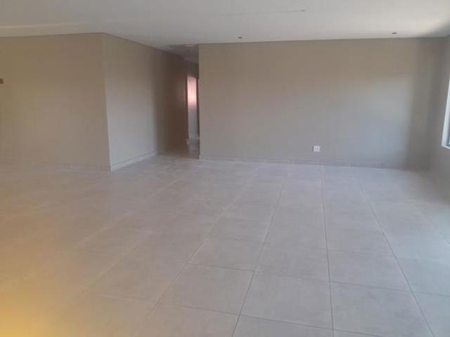 4 Bedroom House in Aerorand