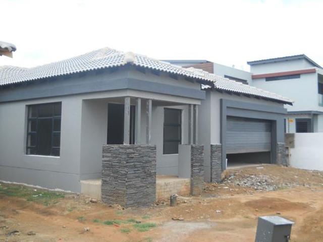 4 Bedroom House in Aerorand