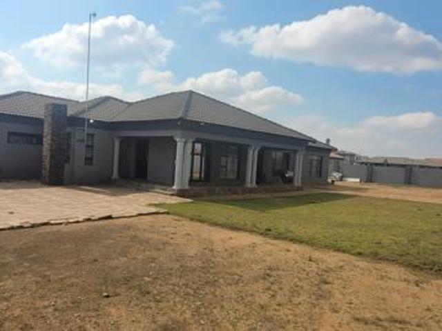 4 Bedroom House in Aerorand
