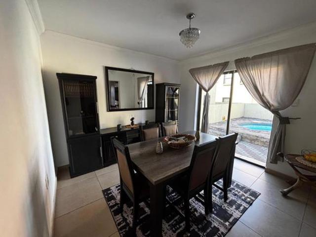4 Bedroom House in Aerorand
