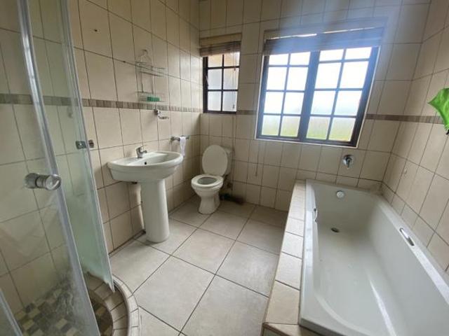 4 Bedroom House in Aerorand