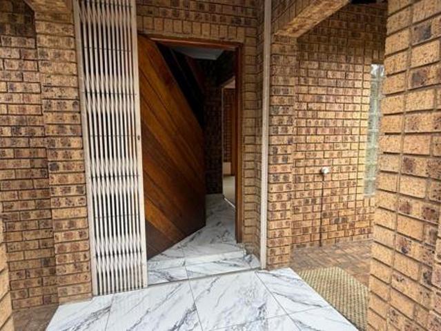 4 Bedroom House in Aerorand
