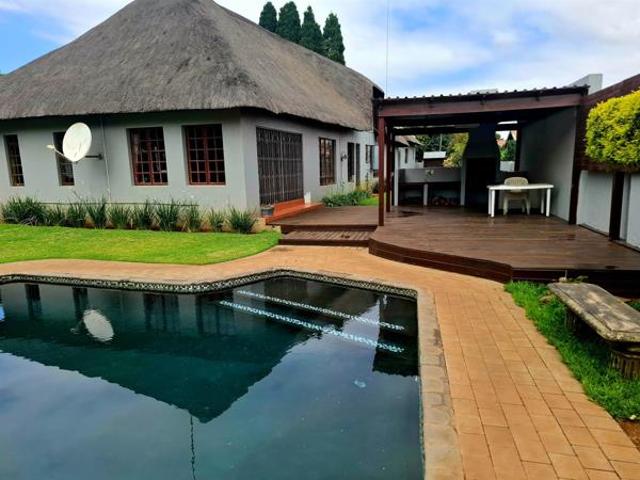 4 Bedroom House in Aerorand