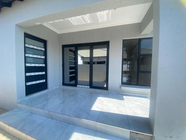 4 Bedroom House in Aerorand