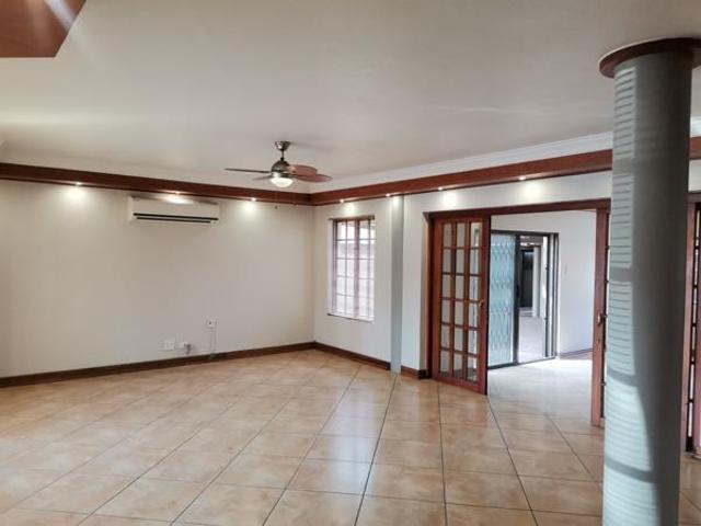 4 Bedroom House in Aerorand