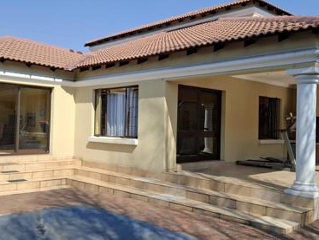 4 Bedroom House in Aerorand