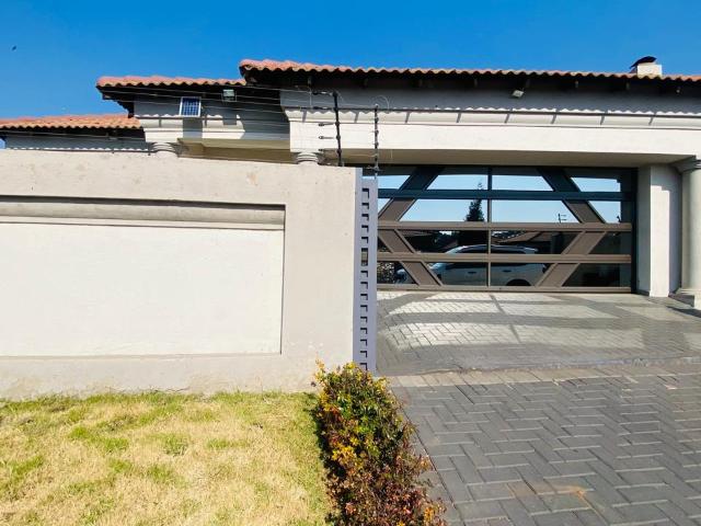 4 Bedroom House in Aerorand