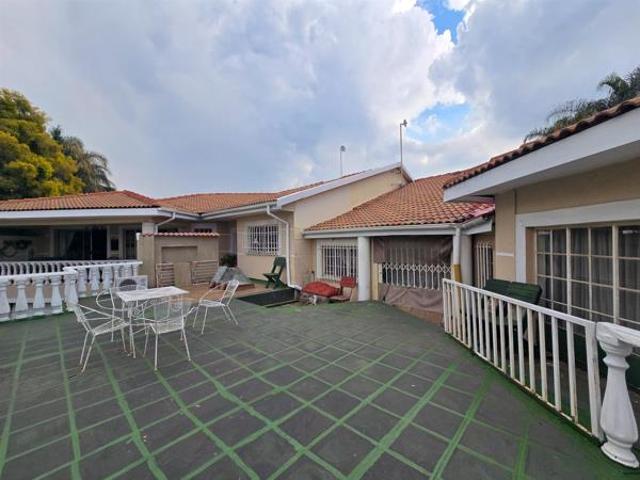 4 Bedroom House in Aerorand