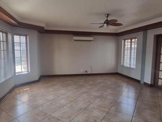 4 Bedroom House in Aerorand