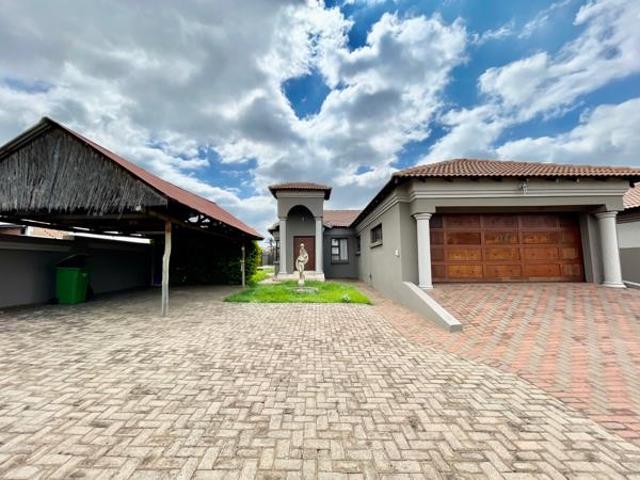 4 Bedroom House in Aerorand