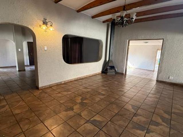 4 Bedroom House in Aerorand