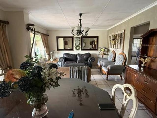 4 Bedroom House in Aerorand