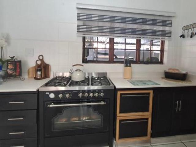 4 Bedroom House in Aerorand