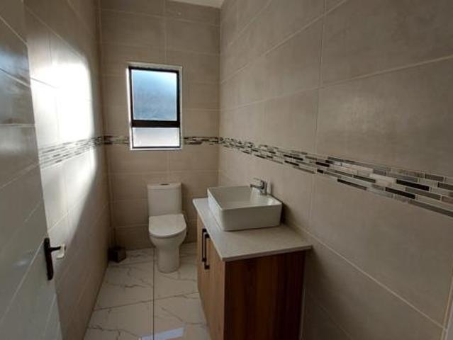 4 Bedroom House in Aerorand