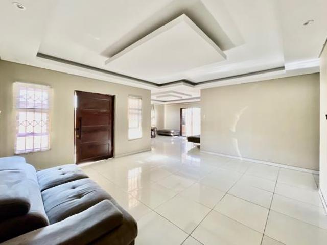 4 Bedroom House in Aerorand