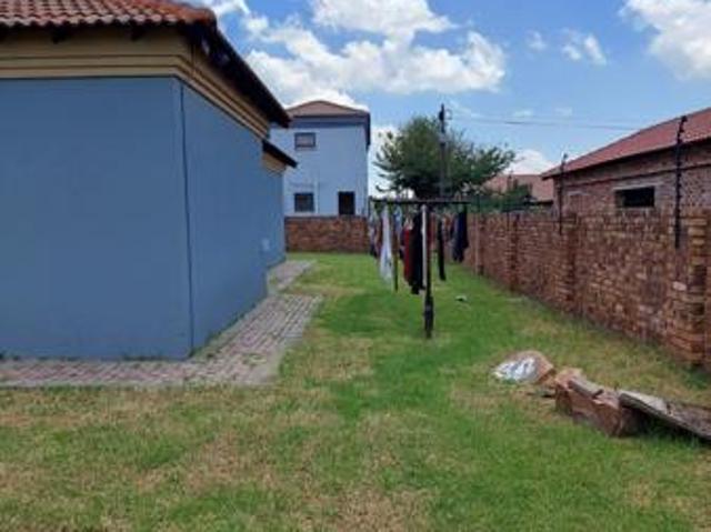 4 Bedroom House in Aerorand