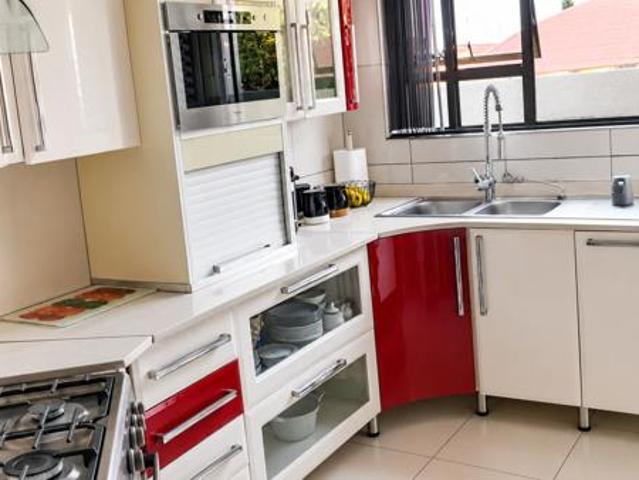 4 Bedroom House in African Jewel