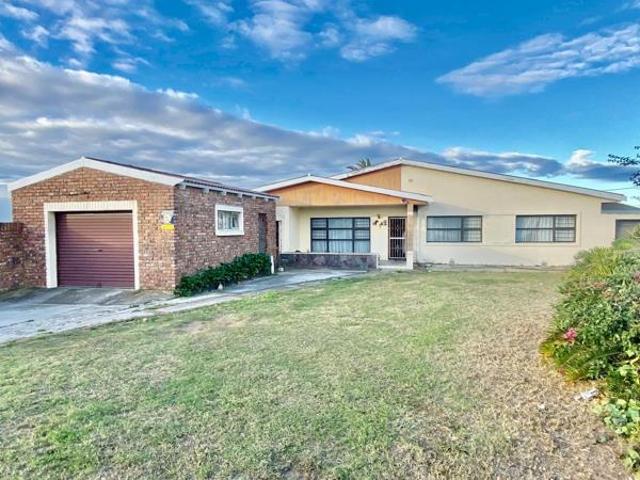 4 Bedroom House in Algoa Park