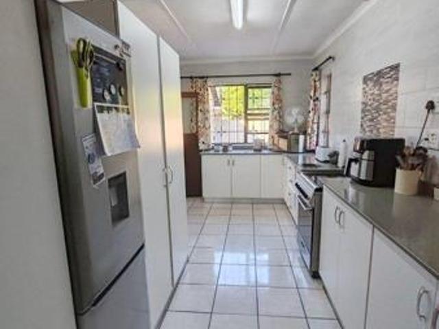 4 Bedroom House in Arboretum