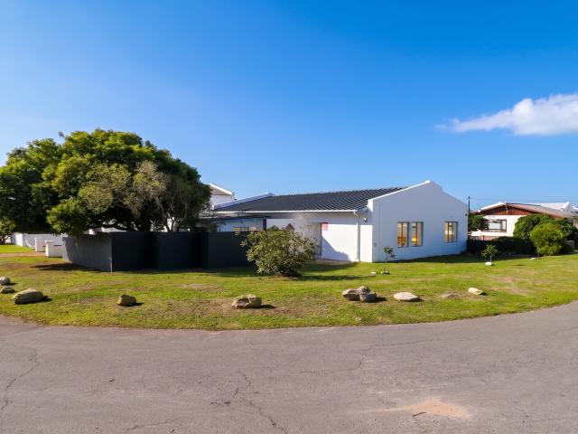 4 Bedroom House in Arniston