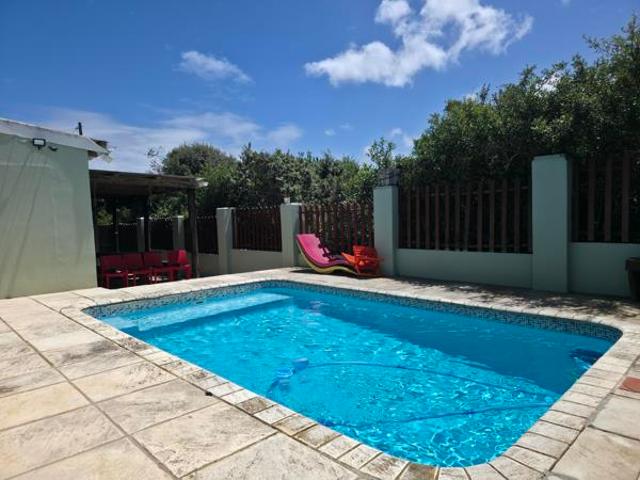 4 Bedroom House in Aston Bay