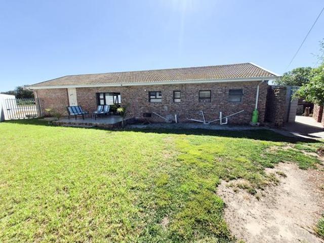 4 Bedroom House in Aston Bay