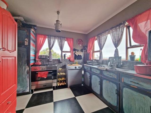 4 Bedroom House in Aston Bay