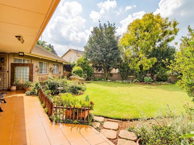 4 Bedroom House in Aston Manor
