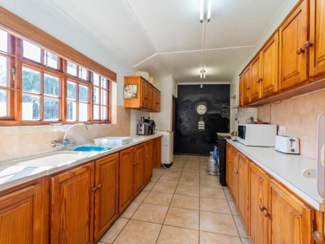 4 Bedroom House in Ashton