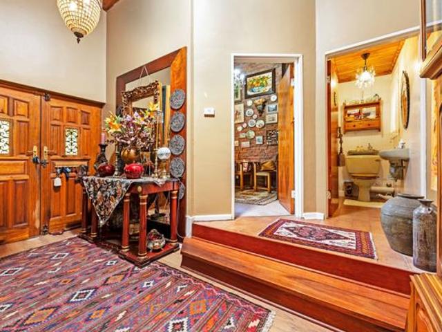 4 Bedroom House in Aurora