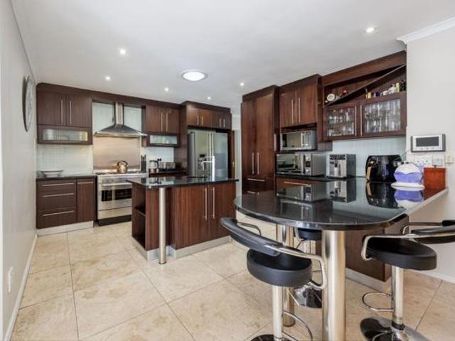 4 Bedroom House in Aurora