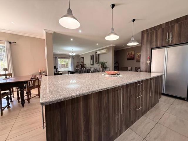 4 Bedroom House in Aviary Hill