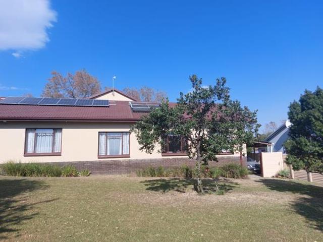 4 Bedroom House in Aviary Hill