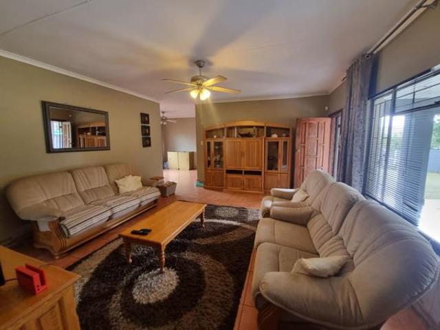 4 Bedroom House in Aviary Hill