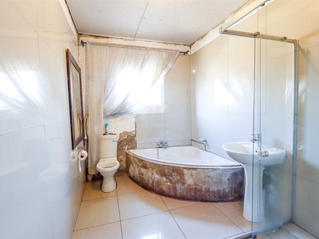 4 Bedroom House in Aviary Hill