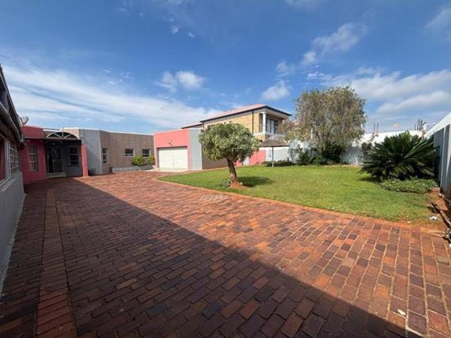 4 Bedroom House in Azaadville