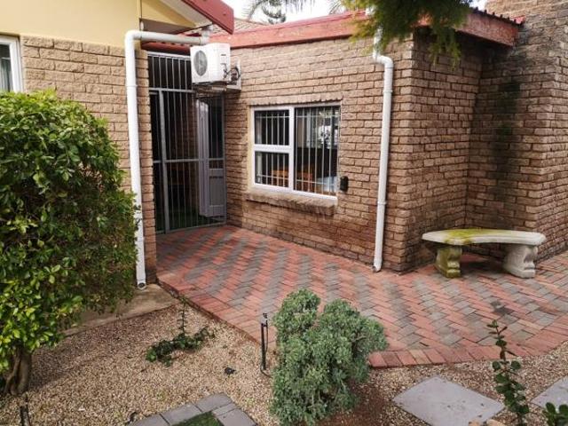 4 Bedroom House in Azalea Park