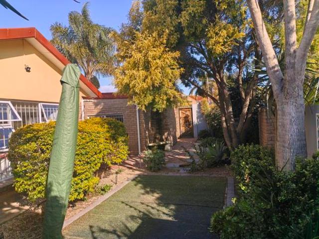 4 Bedroom House in Azalea Park