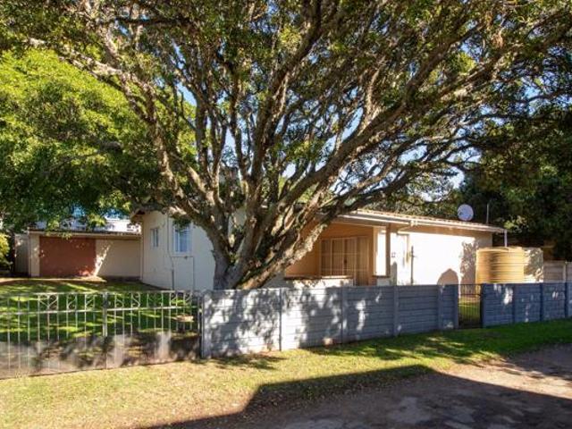 4 Bedroom House in Boesmansriviermond