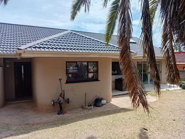 4 Bedroom House in Bonza Bay